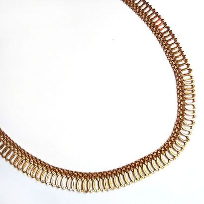 COLLIER DRAPERIE en or jaune 18k (750°/°°)....