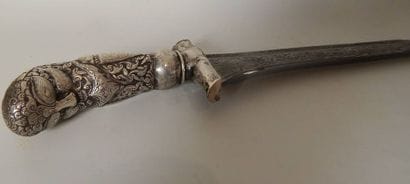 Manche de Kriss sur épée. Lame en bel acier....