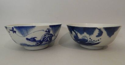 Deux coupelles en porcelaine “bleu blanc”...