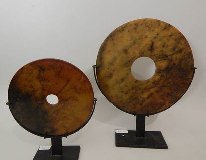 Deux disques Bi, en jade. D :19,7et 15 c...