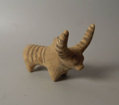 Buffle en terre cuite. L : 10cm. NINDOWARI...