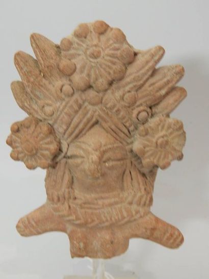 Buste de déesse-mère à la coiffure fleurie....