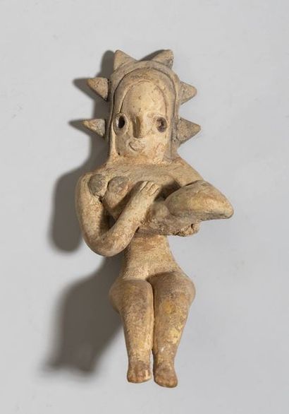 Figurine féminine assise, représentant une...