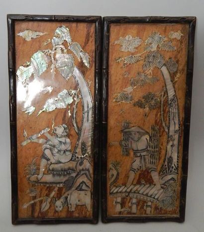 Deux plaques en marbre à décor incrusté de...