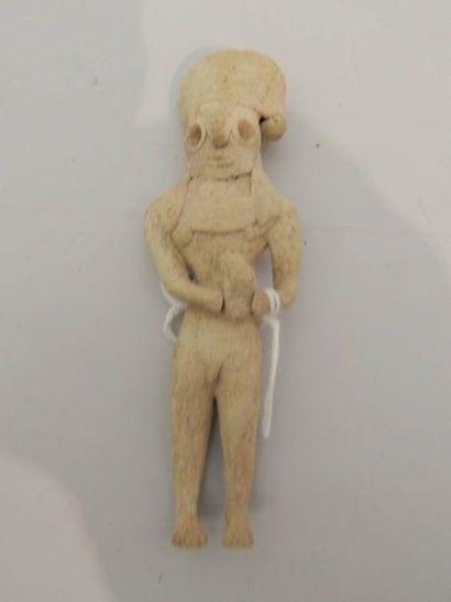 Figure masculine debout au turban, en terre...