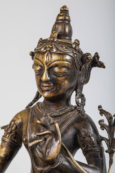 Tara en bronze à incrustation de cuivre et...