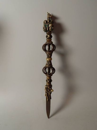 Phurbu, en bronze. Népal, XXe siècle. L :...