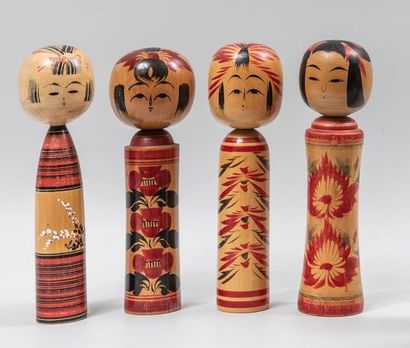 4 KOKESHI

Lot de 4 poupées en bois polychrome...