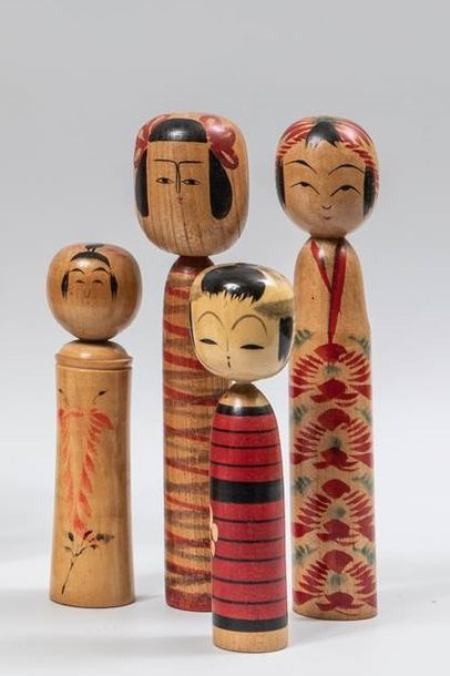 4 KOKESHI

Lot de 4 poupées en bois polychrome...