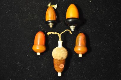 Lot de cinq boutons de sonnette en forme...
