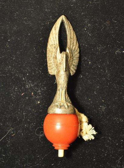 Sonnette de table en bronze argenté: pélican...