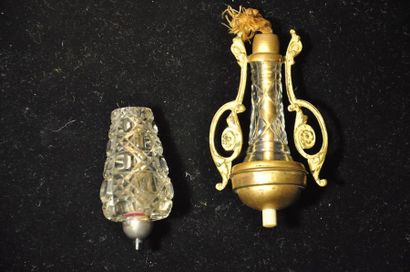 Lot de deux boutons de sonnette: l'un de...