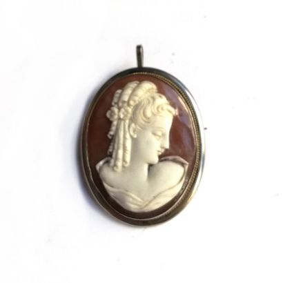 BROCHE ovale en argent 925°/°° sertie d'un...