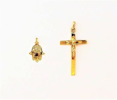 LOT de 2 pendentifs en or 18K (750/°°), composé...