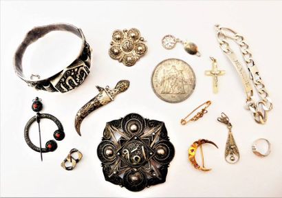 LOT de bijoux en argent 800/°°, poids 138g....