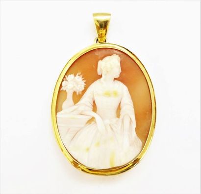 BROCHE camée coquille en or jaune 18k (750/°°),...