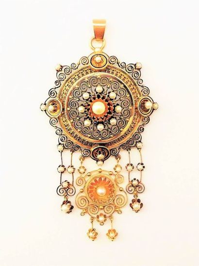 PENDENTIF imposant en or 18K (750/°°), en...