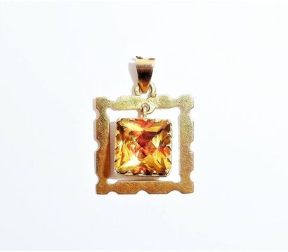 PENDENTIF en or 18K (750/°°) orné d'une citrine...