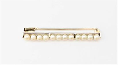 BROCHE barrette en or 18K (750/°°) ornée...