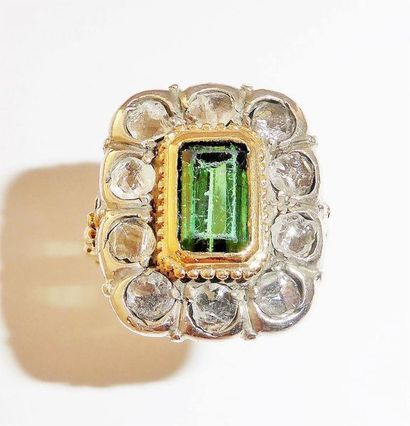 BAGUE ancienne en or 18K (750/°°) ornée d'une...