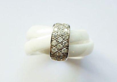 GUY LAROCHE - BAGUE en or blanc 18K (750/°°)...
