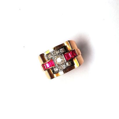 BAGUE TANK en or jaune 18K (750/°°) et platine,...