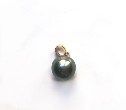 PERLE de Tahiti montée en pendentif, boucle...