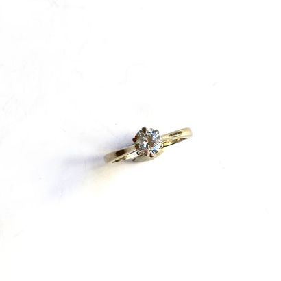 BAGUE en or 18K (750°/°°) sertie d'un diamant...