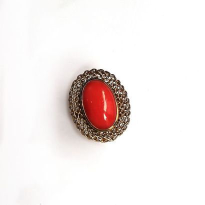 BAGUE en or jaune 18K (750/°°) ovale sertie...