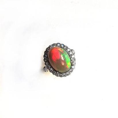 BAGUE en or gris 18k (750/°°), ornée d'un...