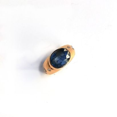 BAGUE BANDEAU en or jaune 18k (750/°°) ornée...