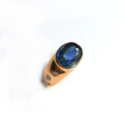 BAGUE BANDEAU en or jaune 18k (750/°°) ornée...