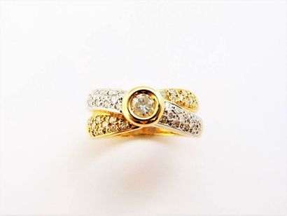 BAGUE en or 18K (750/°°), croisée, bicolore,...
