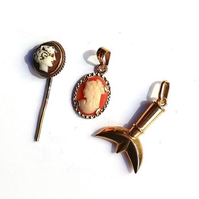 LOT comprenant : un pendentif et une épingle...