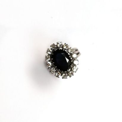 BAGUE en or blanc 18K (750°/°°) et platine...
