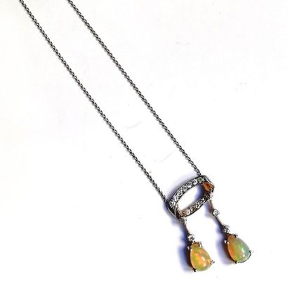 COLLIER négligé en or gris 18k (750/°°),...