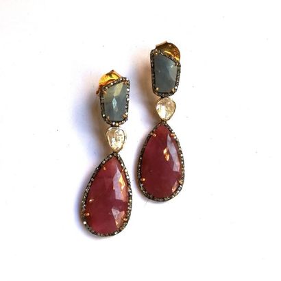 PAIRE DE PENDANTS D'OREILLE en argent doré...