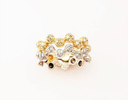 LOT de 2 bagues en or blanc et or jaune 18K...