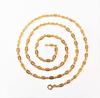 SAUTOIR en or 18K (750/°°), motif filigrané...
