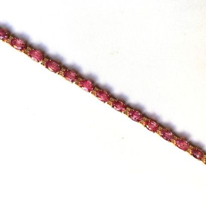 BRACELET articulé en argent doré (vermeil)...