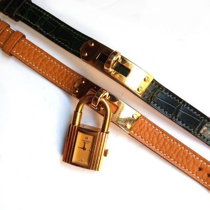 HERMES - Deux bracelets Kelly en cuir avec...