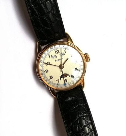 ETERNA - Montre chronographe en or jaune...