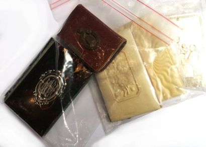 LOT comprenant: un carnet de bal en écaille,...