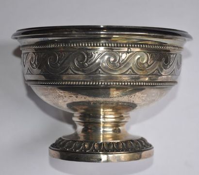 COUPE sur piédouche en argent 925°/°° ciselée...