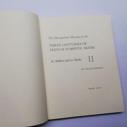 OUVRAGE de Faith DENNIS. Three Centuries...