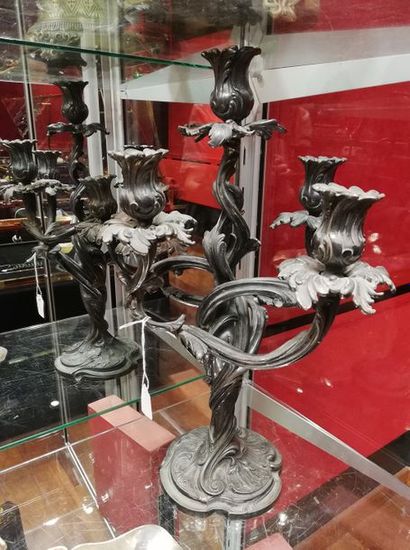 PAIRE DE FLAMBEAUX à 5 lumières en métal...