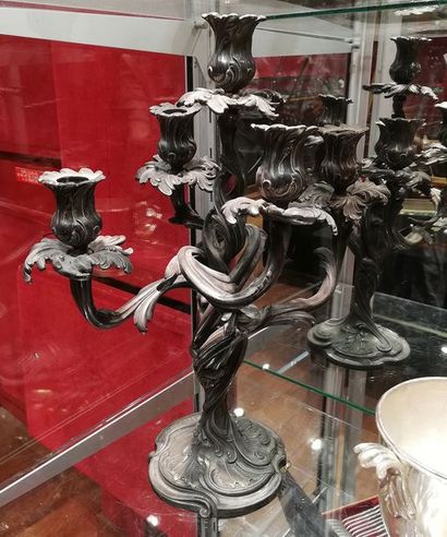 PAIRE DE FLAMBEAUX à 5 lumières en métal...