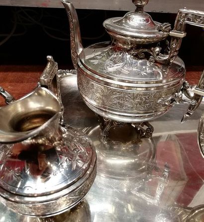 Plateau de service et 4 pièces (théière,...