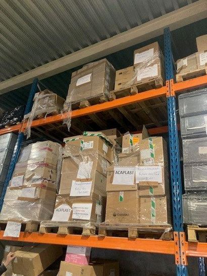 STOCK comprenant (+/-) 70 palettes composées...
