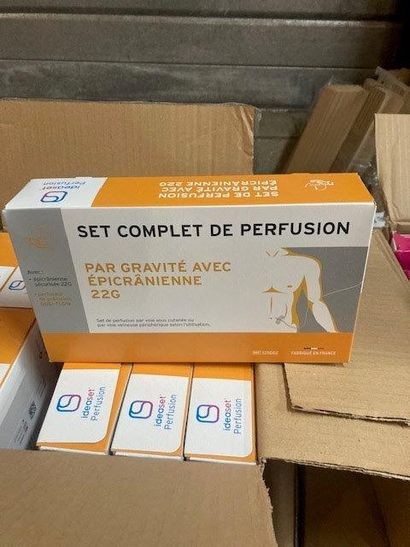 STOCK comprenant (+/-) 70 palettes composées...